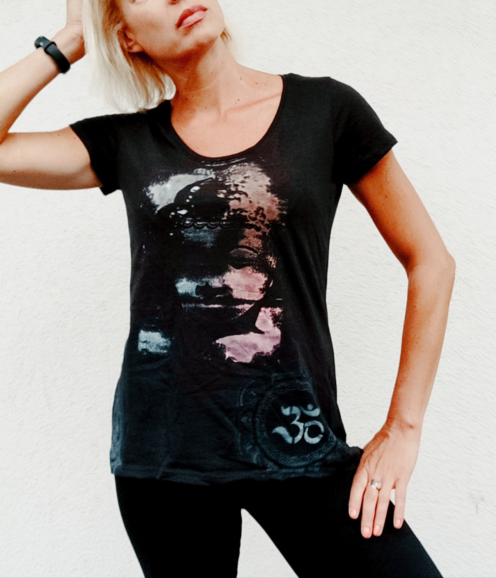 Upycled T-Shirt ++ Vintage Buddha Yoga 38 von KarmaDeMao