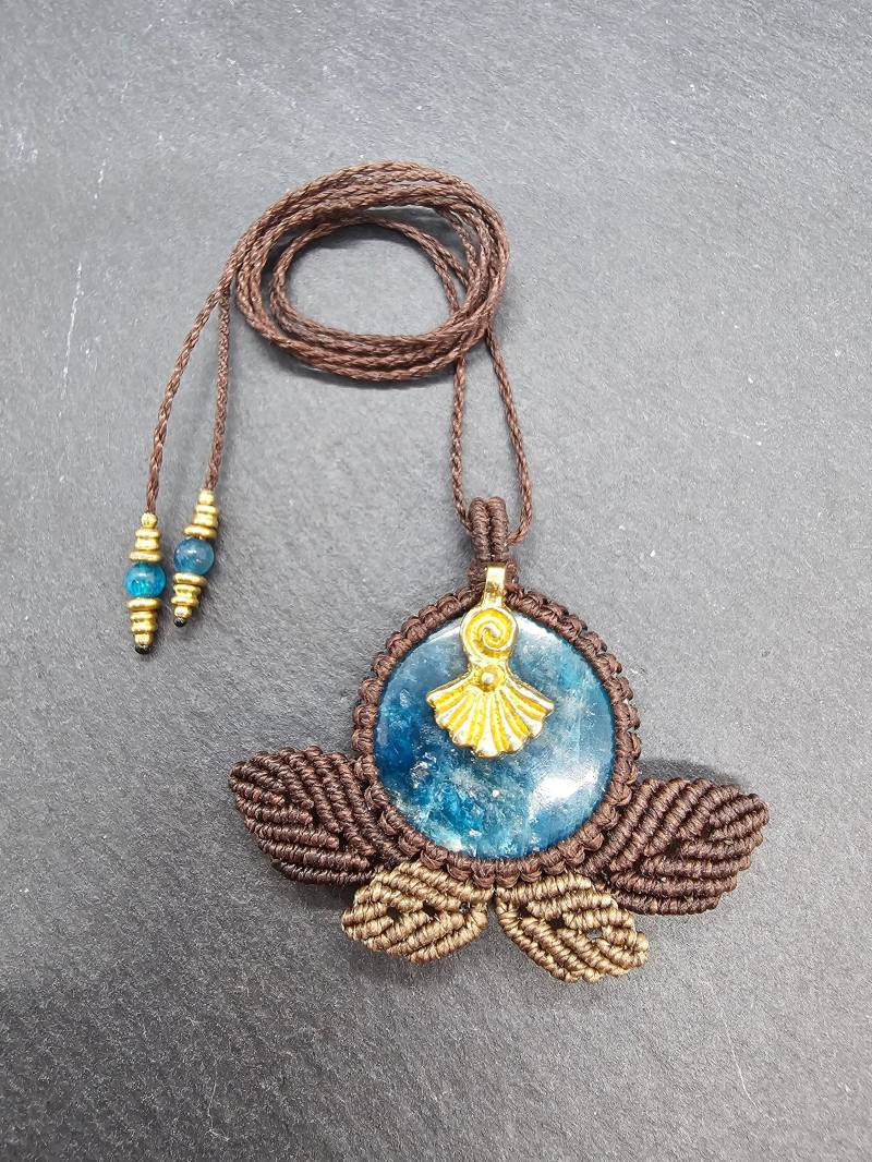 Makramee Kette Mit Apatit/Schmuck Edelstein Handgemacht Geschenkidee Boho Hippie Blätterdesign Makramee Kette Mit Apatit/Schmuck Edelstein Handgemacht Geschenkidee Boho Hippie Blätterdesign von KarmaKnotdesigns