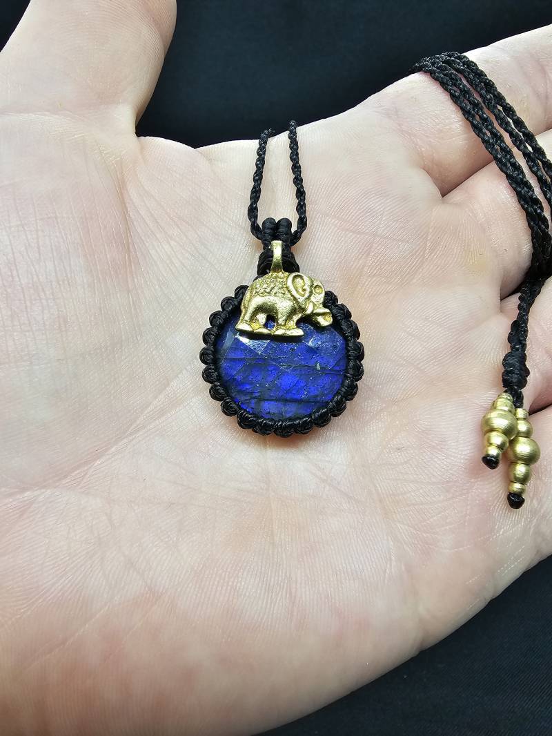 Makramee Kette Mit Facettiertem Labradorit/Schmuck Edelstein Handgemacht Geschenkidee Boho Hippie Makramee Kette Mit Facettiertem Labradorit/Schmuck Edelstein Handgemacht Geschenkidee Boho Hippie von KarmaKnotdesigns