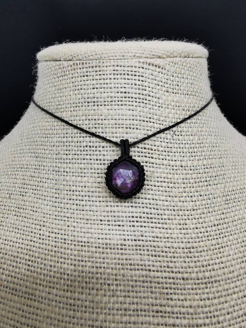 Makramee Kette Mit Facettiertem Rubin/Schmuck Edelstein Handgemacht Geschenkidee Boho Hippie Makramee Kette Mit Facettiertem Rubin/Schmuck Edelstein Handgemacht Geschenkidee Boho Hippie von KarmaKnotdesigns