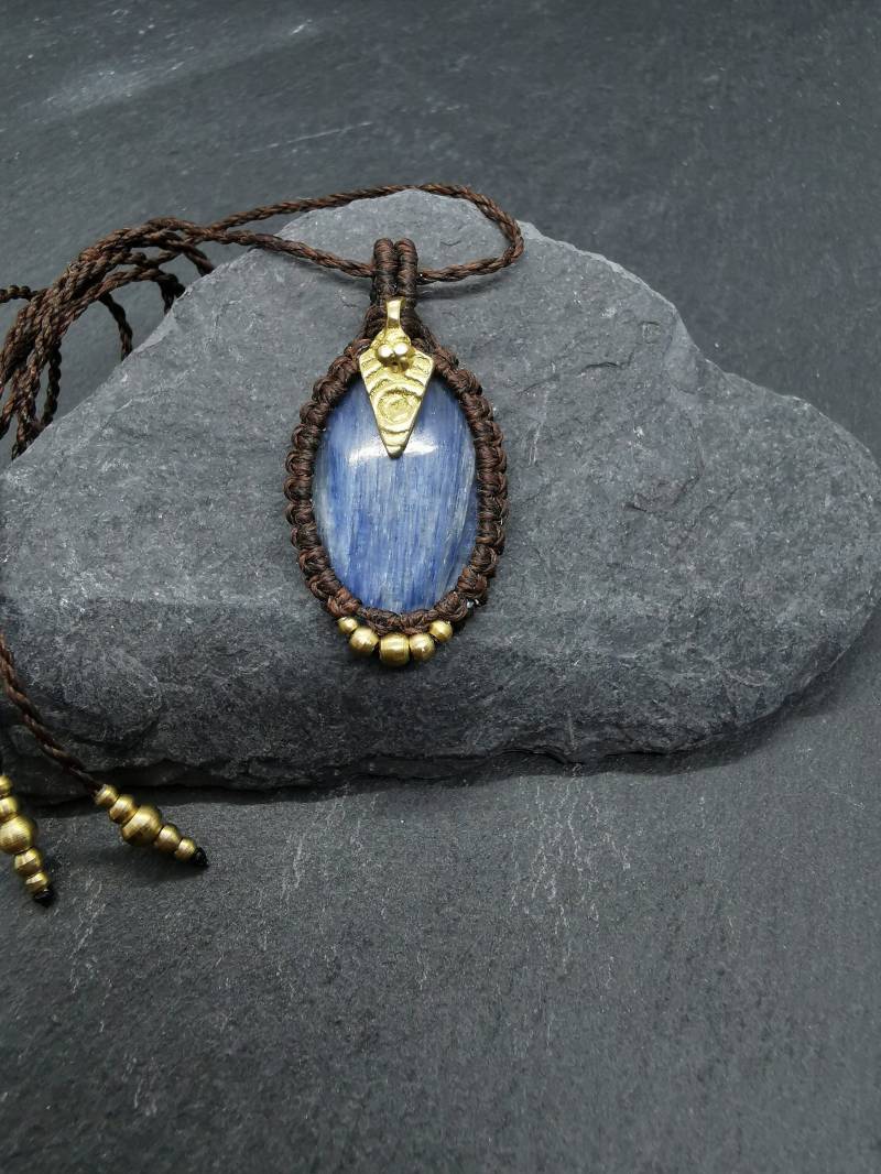 Makramee Kette Mit Kyanite/Schmuck Edelstein Boho Handgemacht Geschenkidee Hippie von KarmaKnotdesigns