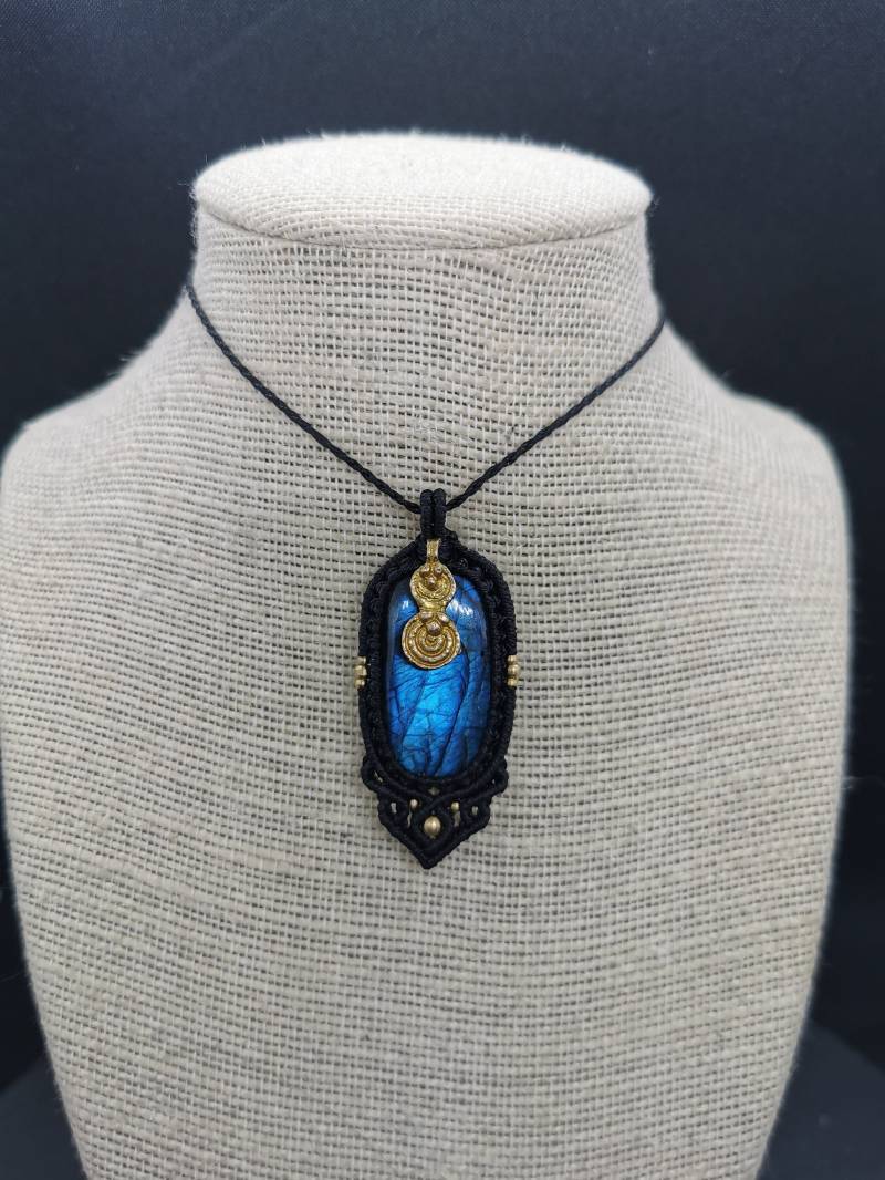 Makramee Kette Mit Labradorit/Schmuck Edelstein Boho Handgemacht Geschenkidee Hippie von KarmaKnotdesigns