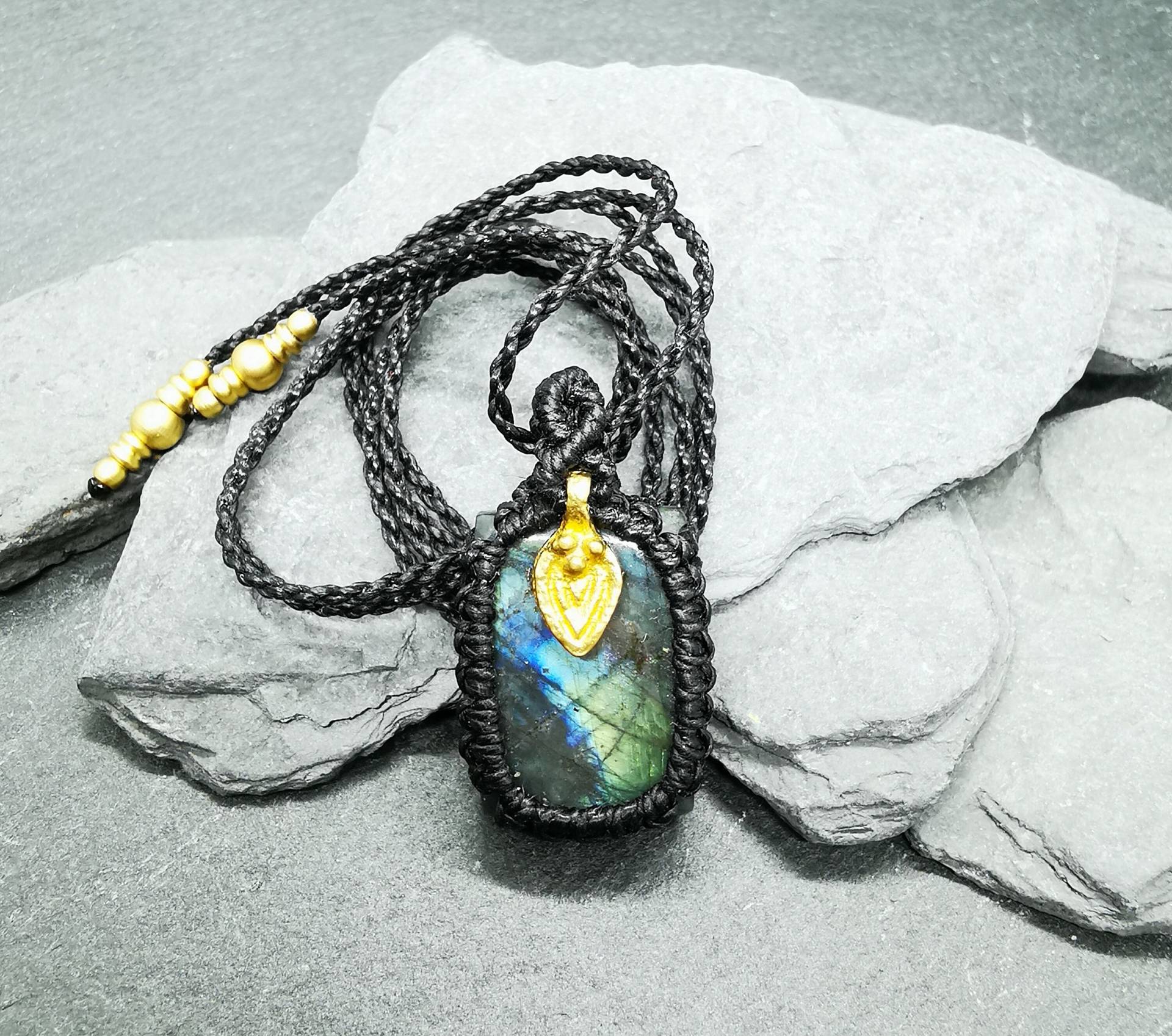 Makramee Kette Mit Labradorit/Schmuck Edelstein Boho Handgemacht Geschenkidee von KarmaKnotdesigns