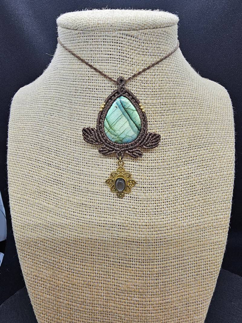 Makramee Kette Mit Labradorit/Schmuck Edelstein Handgemacht /Geschenkidee Boho Hippie Blätterdesign Makramee Kette Mit Labradorit/Schmuck Edelstein Handgemacht /Geschenkidee Boho Hippie Blätterdesign von KarmaKnotdesigns