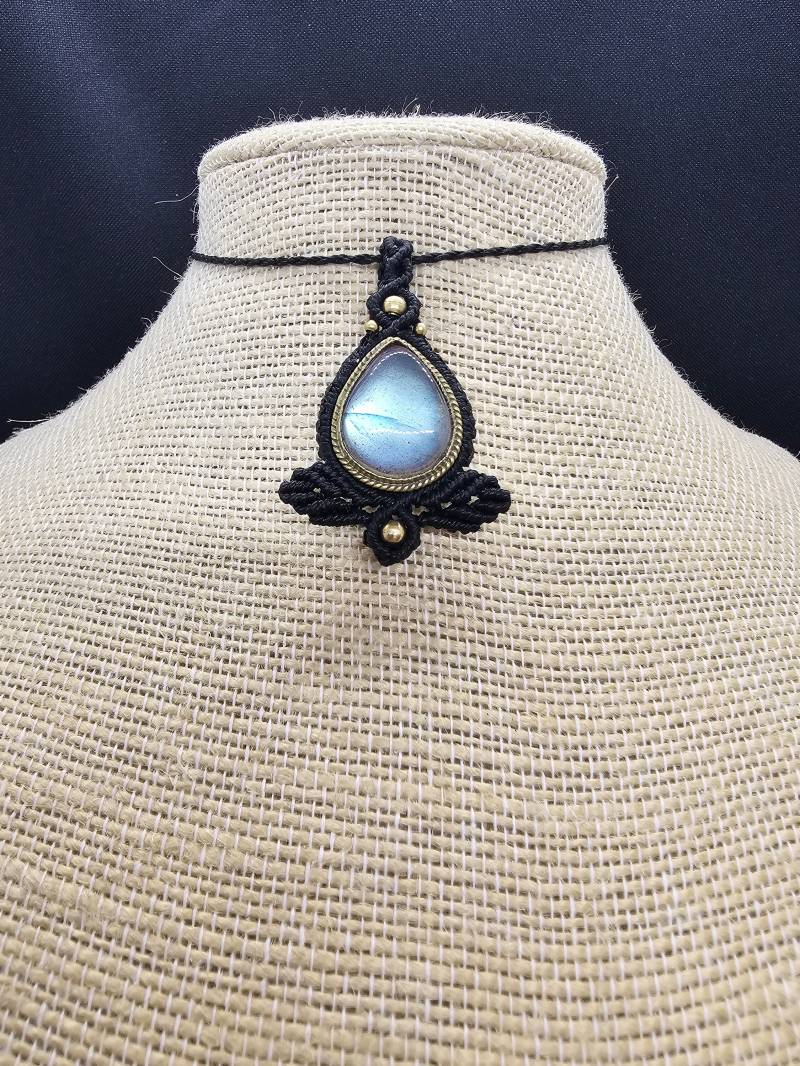 Makramee Kette Mit Labradorit/Schmuck Edelstein Handgemacht Geschenkidee Boho Hippie Blätterdesign Makramee Kette Mit Labradorit/Schmuck Edelstein Handgemacht Geschenkidee Boho Hippie Blätterdesign von KarmaKnotdesigns
