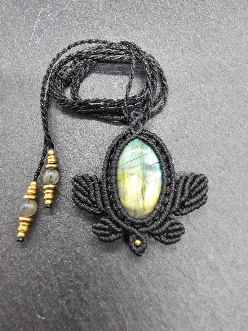 Makramee Kette Mit Labradorit/Schmuck Edelstein Handgemacht Geschenkidee Boho Hippie Blätterdesign Makramee Kette Mit Labradorit/Schmuck Edelstein Handgemacht Geschenkidee Boho Hippie Blätterdesign von KarmaKnotdesigns