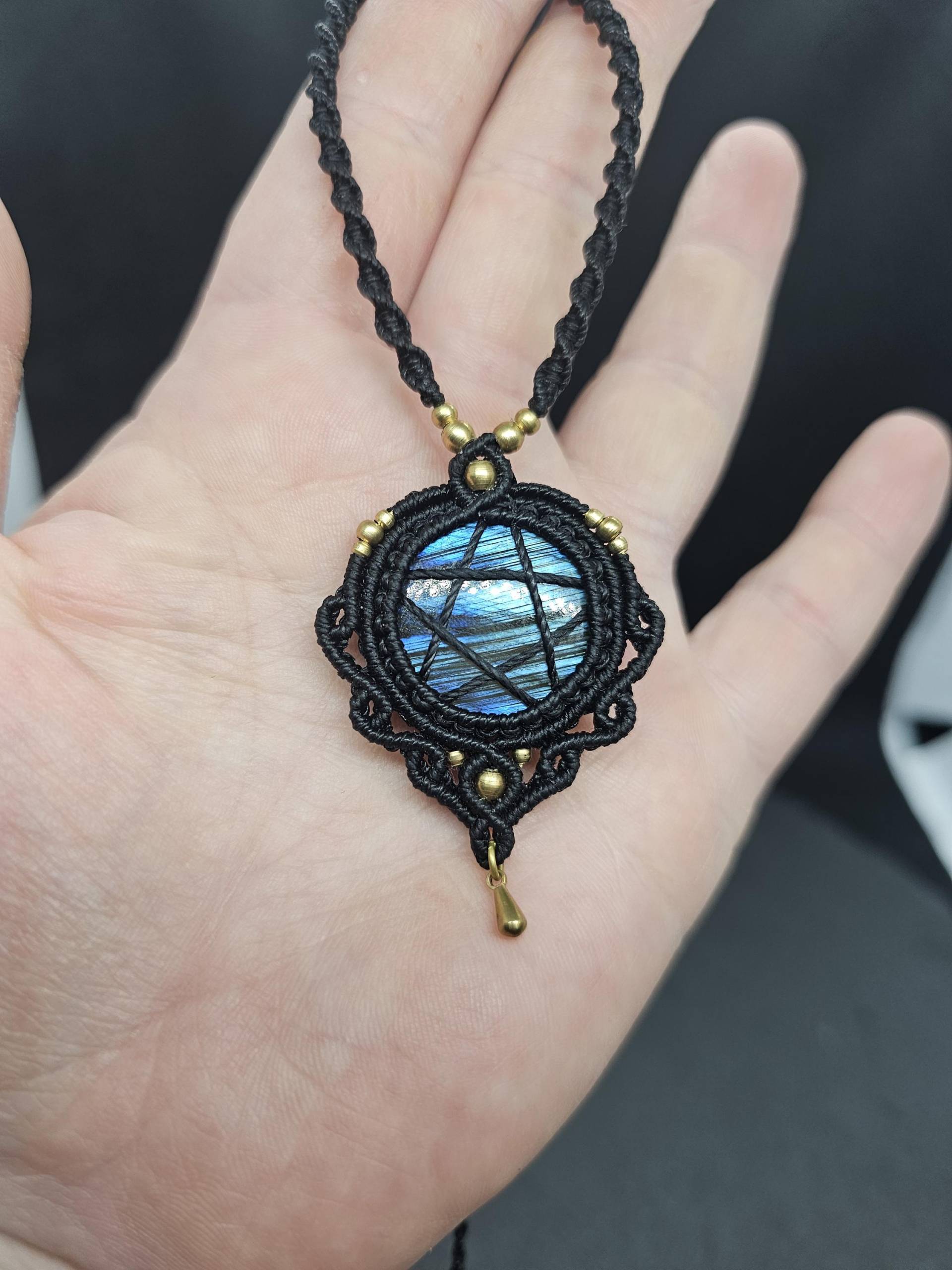 Makramee Kette Mit Labradorit/Schmuck Edelstein Handgemacht Geschenkidee Boho Hippie Pentagramm von KarmaKnotdesigns