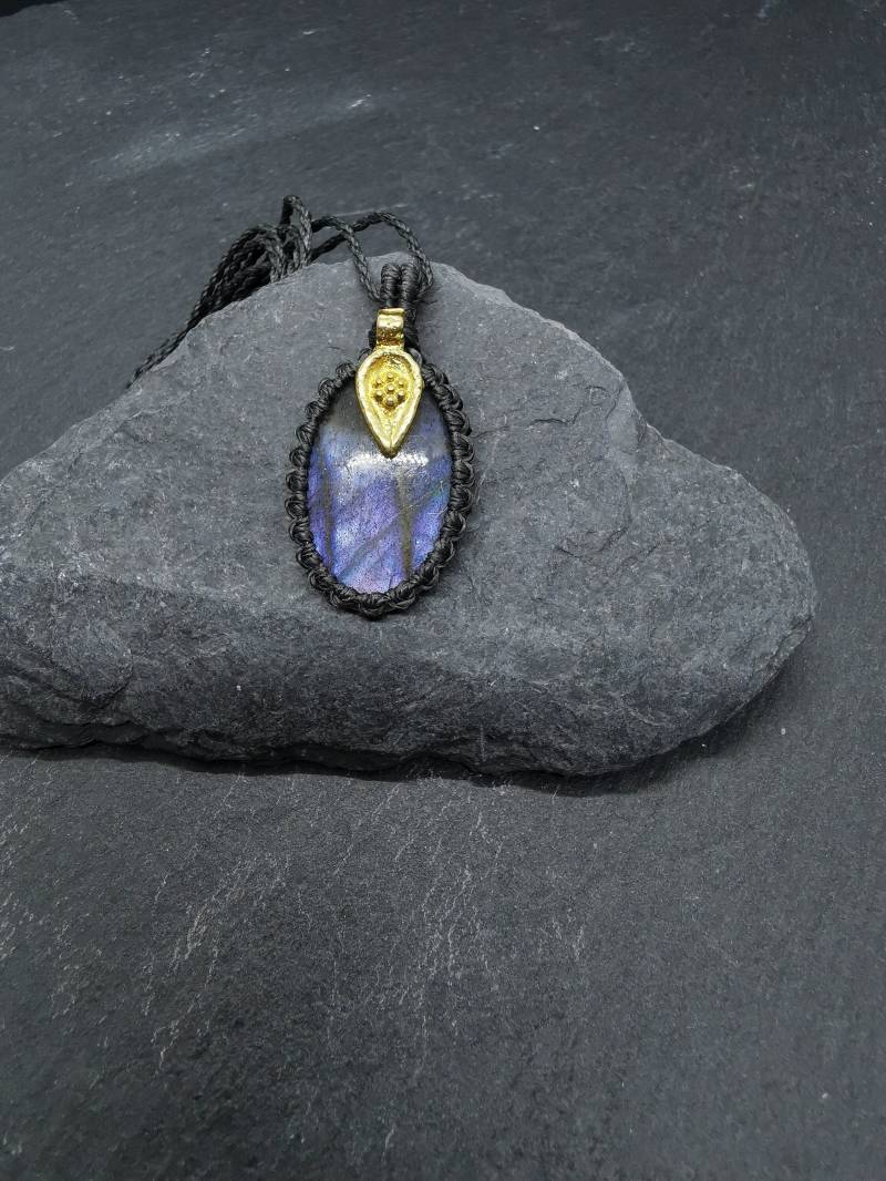 Makramee Kette Mit Lila Labradorit/Schmuck Edelstein Boho Handgemacht Geschenkidee Hippie Makramee Kette Mit Lila Labradorit/Schmuck Edelstein Boho Handgemacht Geschenkidee Hippie von KarmaKnotdesigns