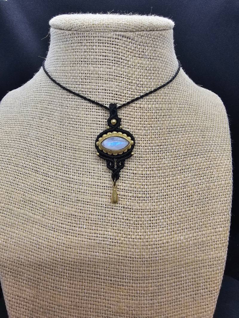 Makramee Kette Mit Mondstein/Schmuck Edelstein Handgemacht Geschenkidee Boho Hippie Makramee Kette Mit Mondstein/Schmuck Edelstein Handgemacht Geschenkidee Boho Hippie von KarmaKnotdesigns