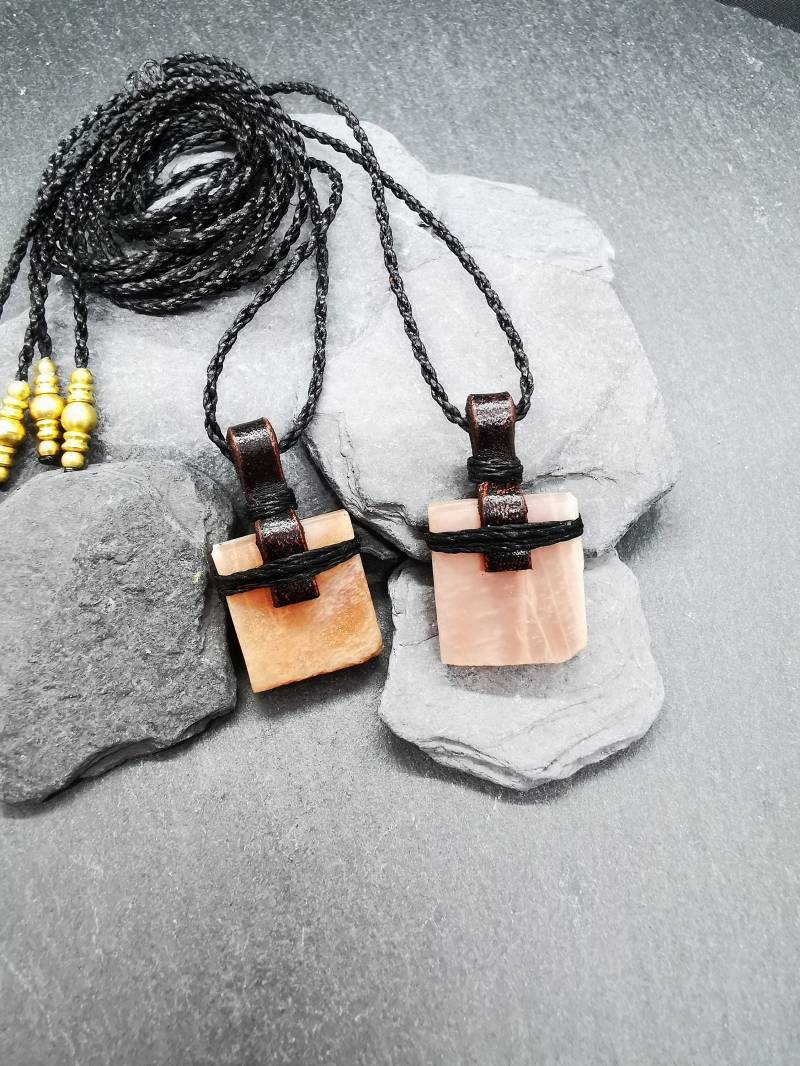 Makramee Kette Mit Pfirsich-Mondstein/ Schmuck/Edelstein Boho Handgemacht Geschenkidee Makramee Kette Mit Pfirsich-Mondstein/ Schmuck/Edelstein Boho Handgemacht Geschenkidee von KarmaKnotdesigns