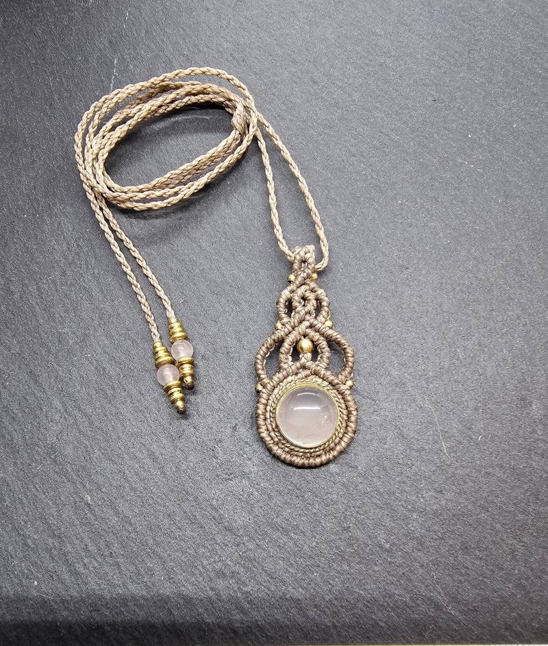 Makramee Kette Mit Rosenquarz/Schmuck Edelstein Handgemacht Geschenkidee Boho Hippie von KarmaKnotdesigns