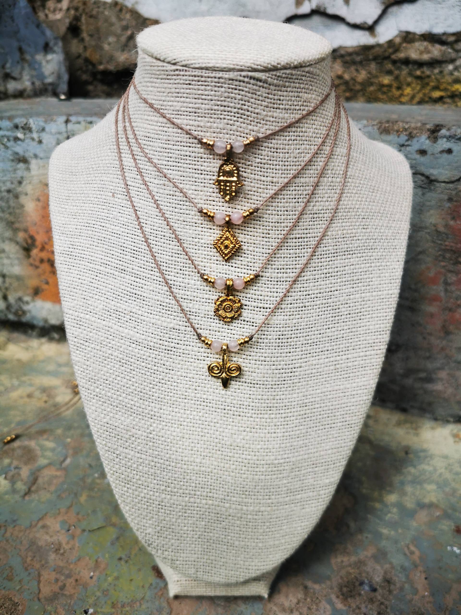 Schlichte Ketten in Gold/Makramee Rosenquarz Labradorit Lapislazuli Amethyst Boho Geschenkidee von KarmaKnotdesigns