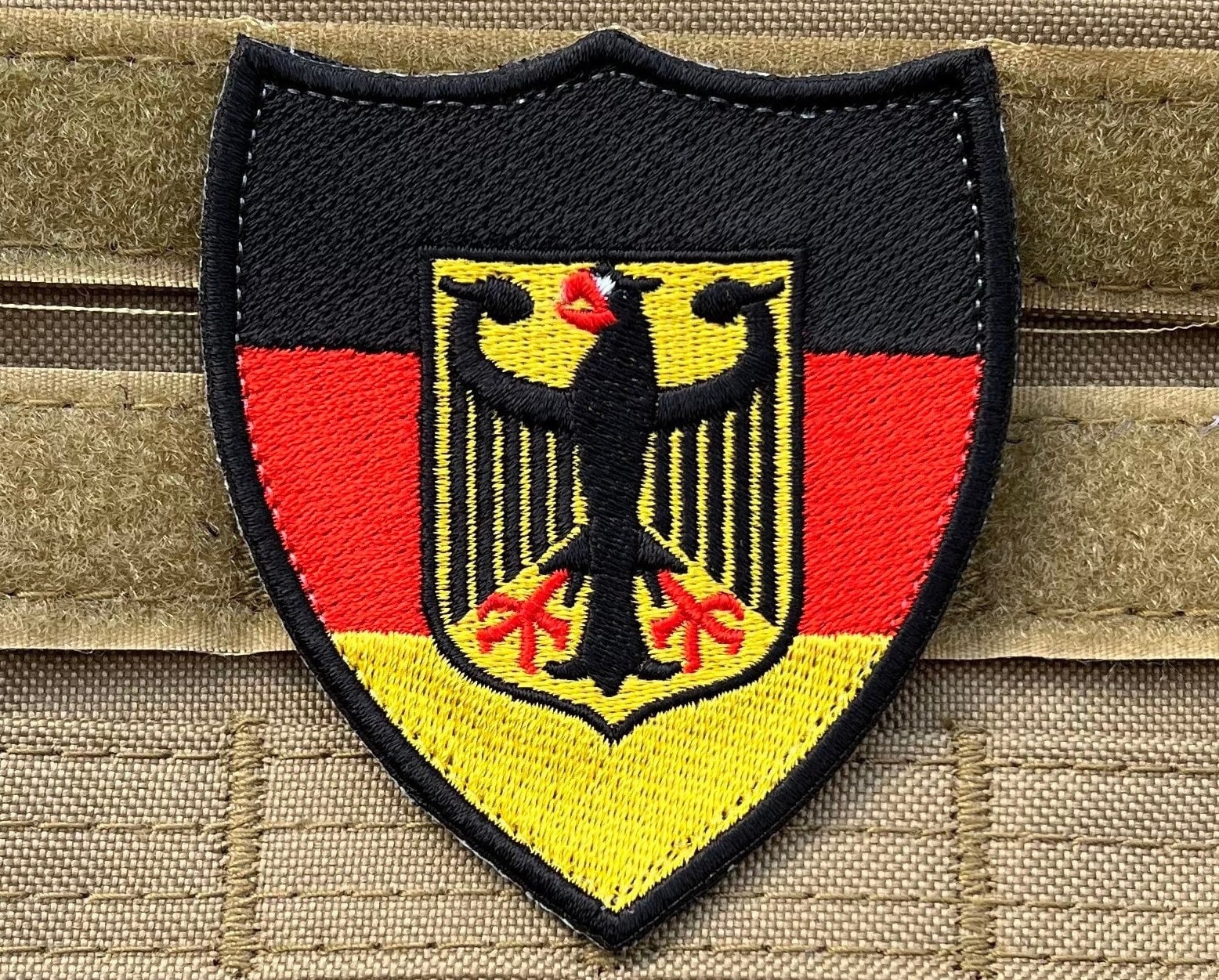 Deutschland Flagge Patch | 3 Zoll Gestickt Nationales Abzeichen | Haken + Schlaufe Heraldik Schild Adler Wappen Emblem Souvenir Geschenk Aufnäher von KarmaPatch