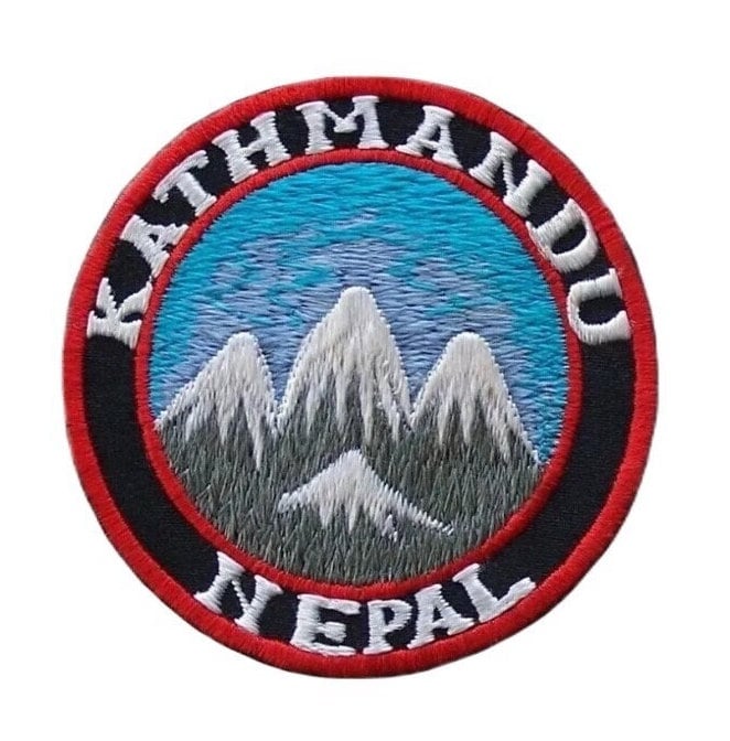 Trekking in Nepal Kathmandu Patch | 3, 5 Zoll Stickerei Aufnäher Berg Trek Emblem Rucksack Reise Souvenir Abenteuer Geschenk Patches von KarmaPatch