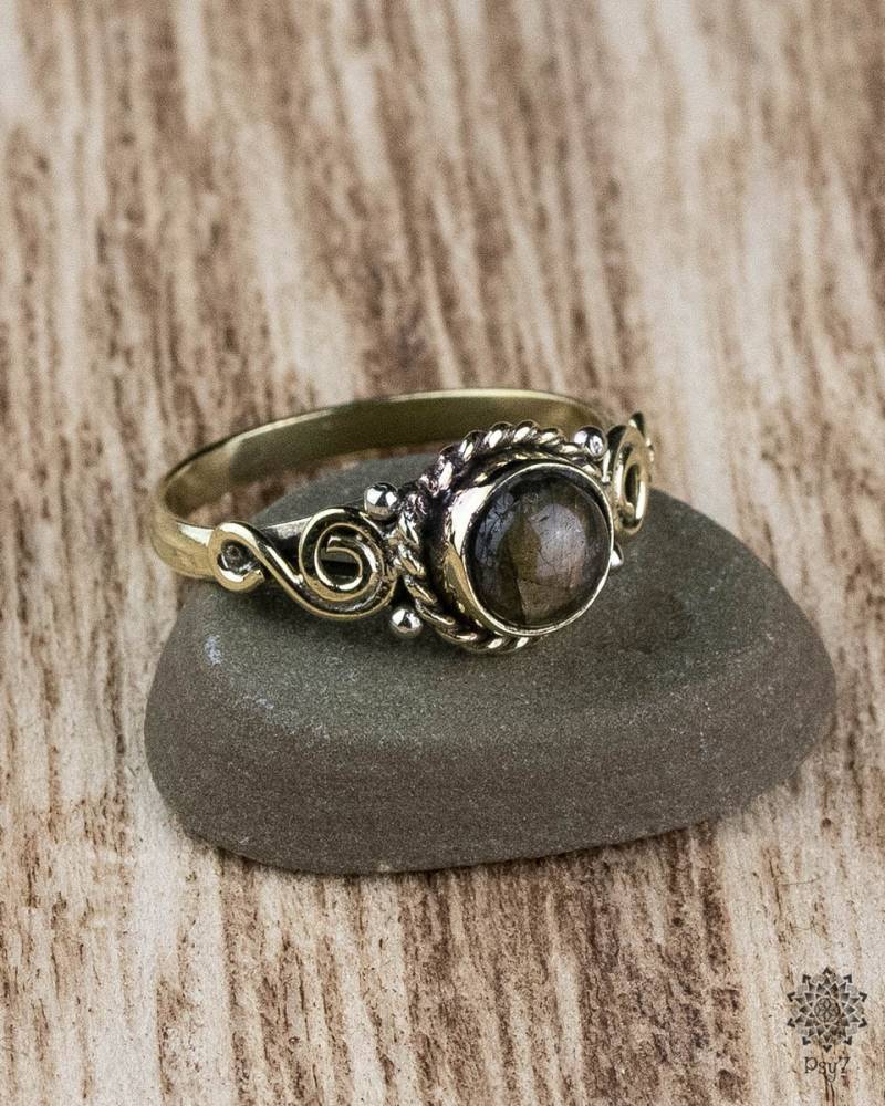 Boho Ring Labradorit Messing Golden Juna von KarmaSyndikat