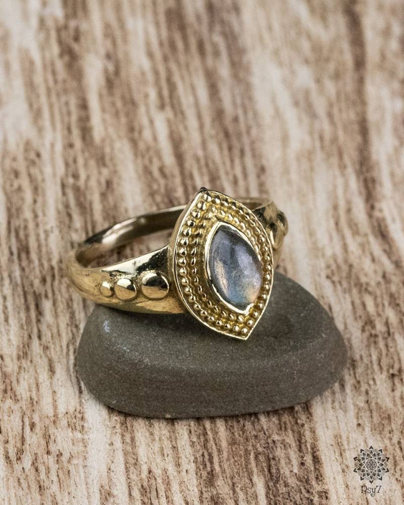Boho Ring Labradorit Messing Golden von KarmaSyndikat