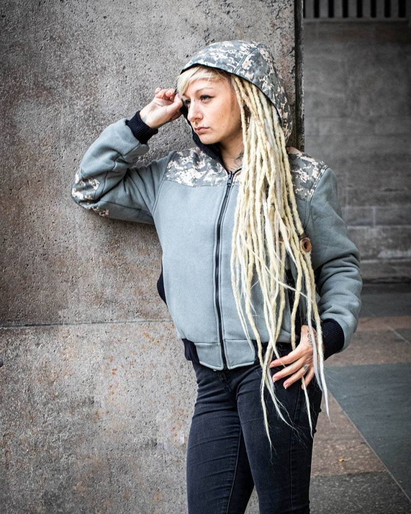 Bomber Wendejacke Im Camouflage Look von KarmaSyndikat