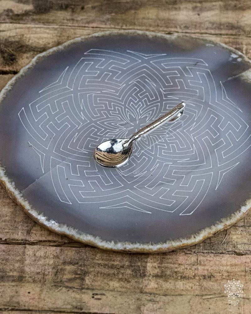 Löffel Anhänger - Messing Baumwolle Halskette -Tiny Talisman #3 von KarmaSyndikat