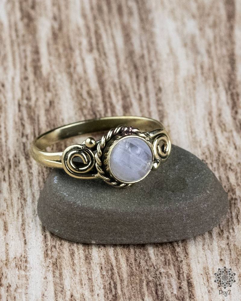 Mondstein Ring - Messing Golden Yuna von KarmaSyndikat