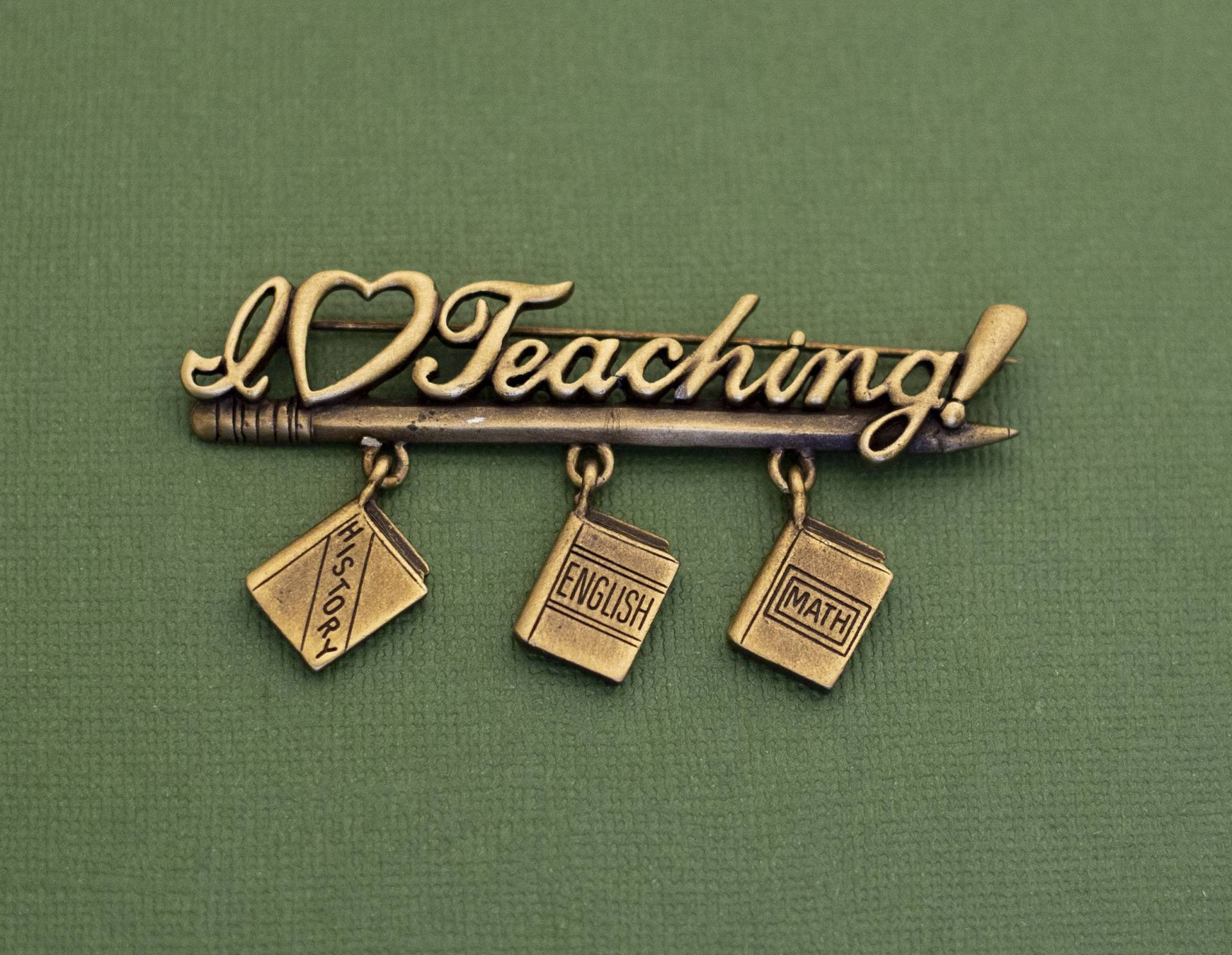 Vintage Art Deco Gold Ton "I Love Teaching" Brosche Von Jj K1 von KarmaVintageUS