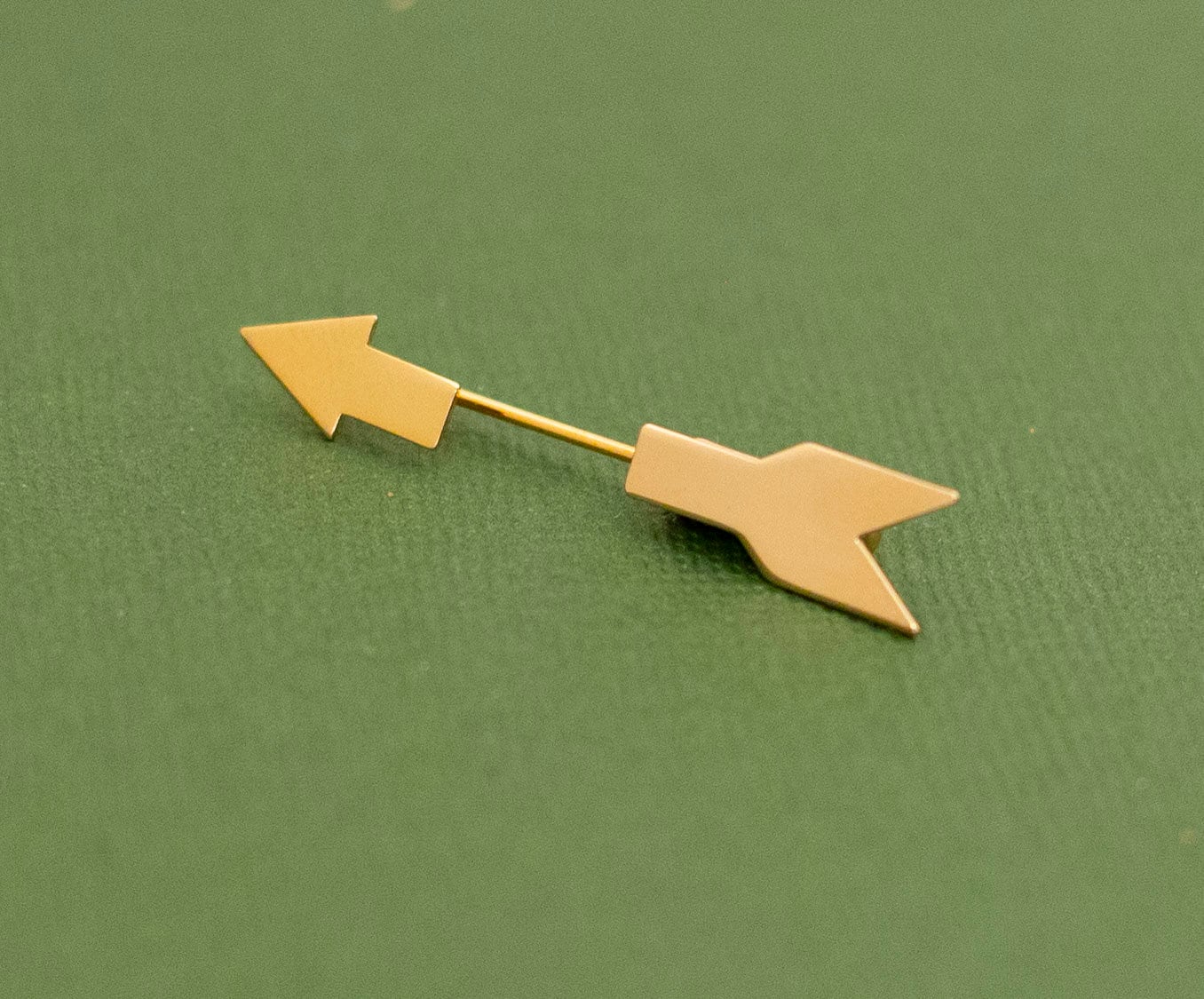 Vintage Boho Gold Ton Pfeil Stickpin Von Avon K3 von KarmaVintageUS