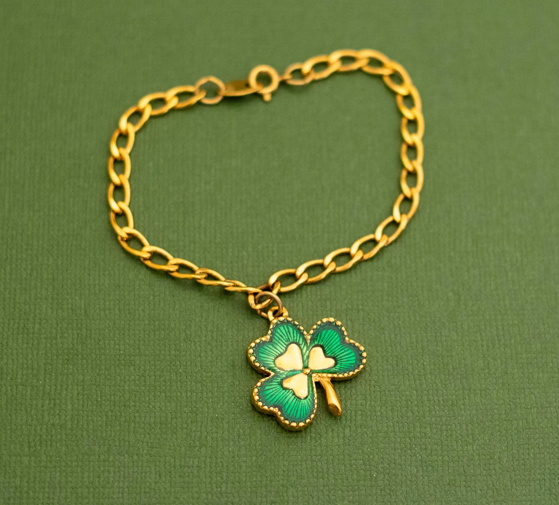 Vintage Mid Century Gold Ton Kleeblatt St Patrick Es Day Armband 6.75 Inches By Avon K4 von KarmaVintageUS