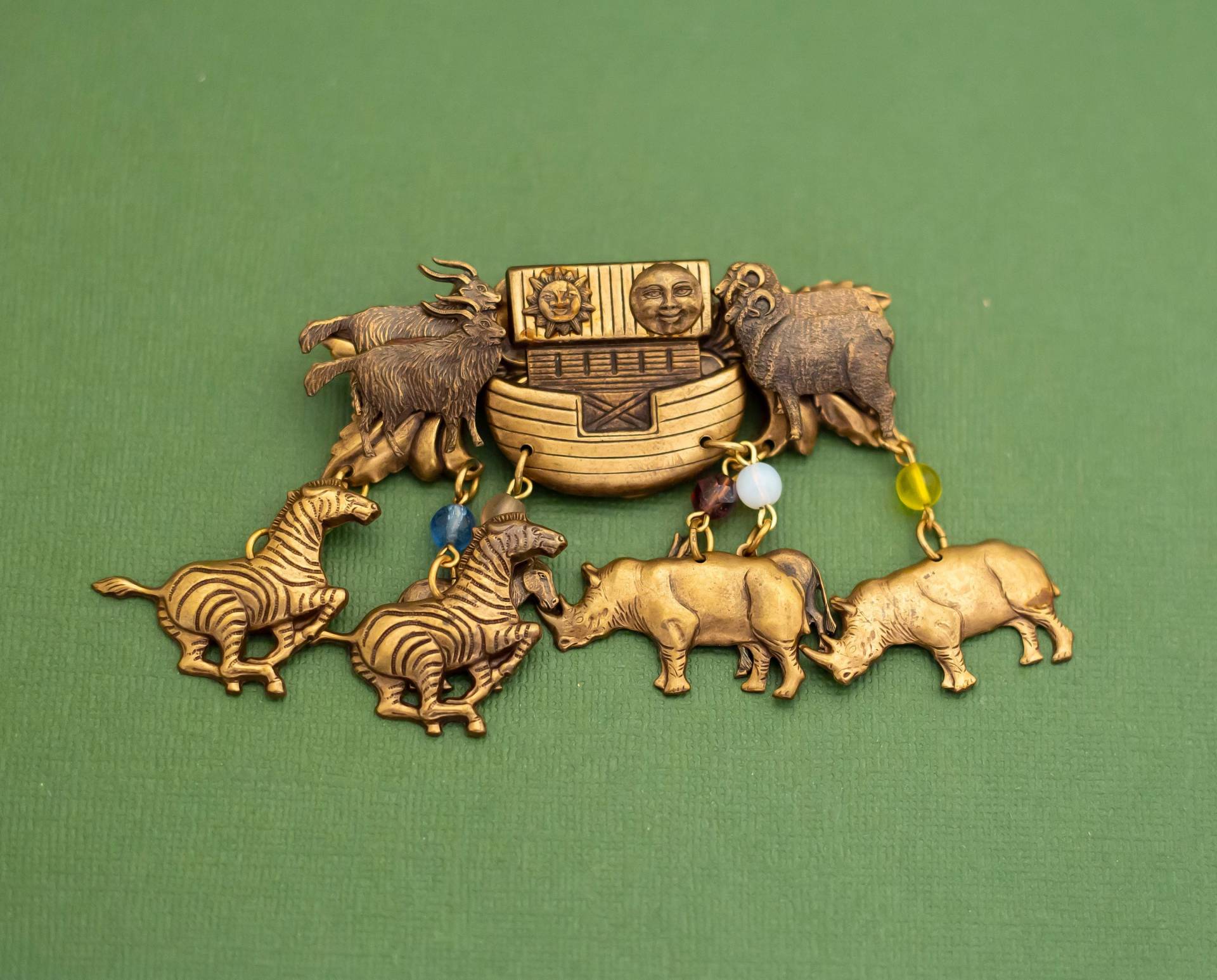 Vintage Mid Century Gold Ton Noah Es Ark Animal Große Brosche K14 von KarmaVintageUS