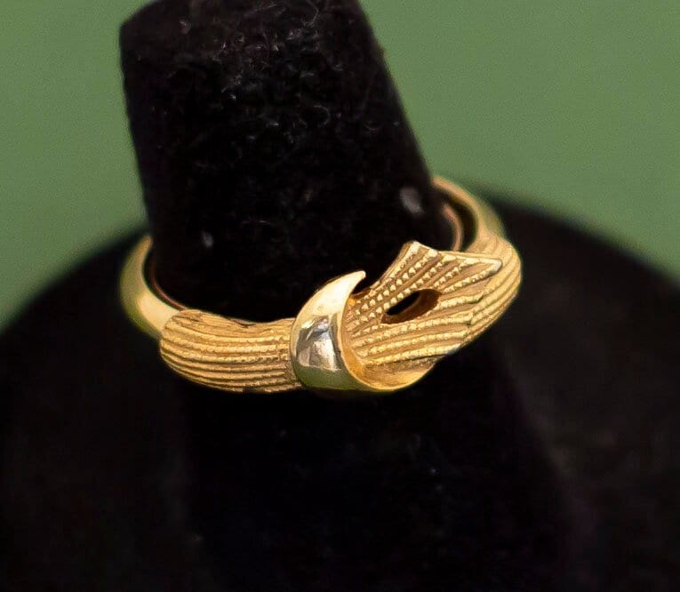Vintage Mid Century Gold Ton Ring Von Avon Größe 6, K22 von KarmaVintageUS