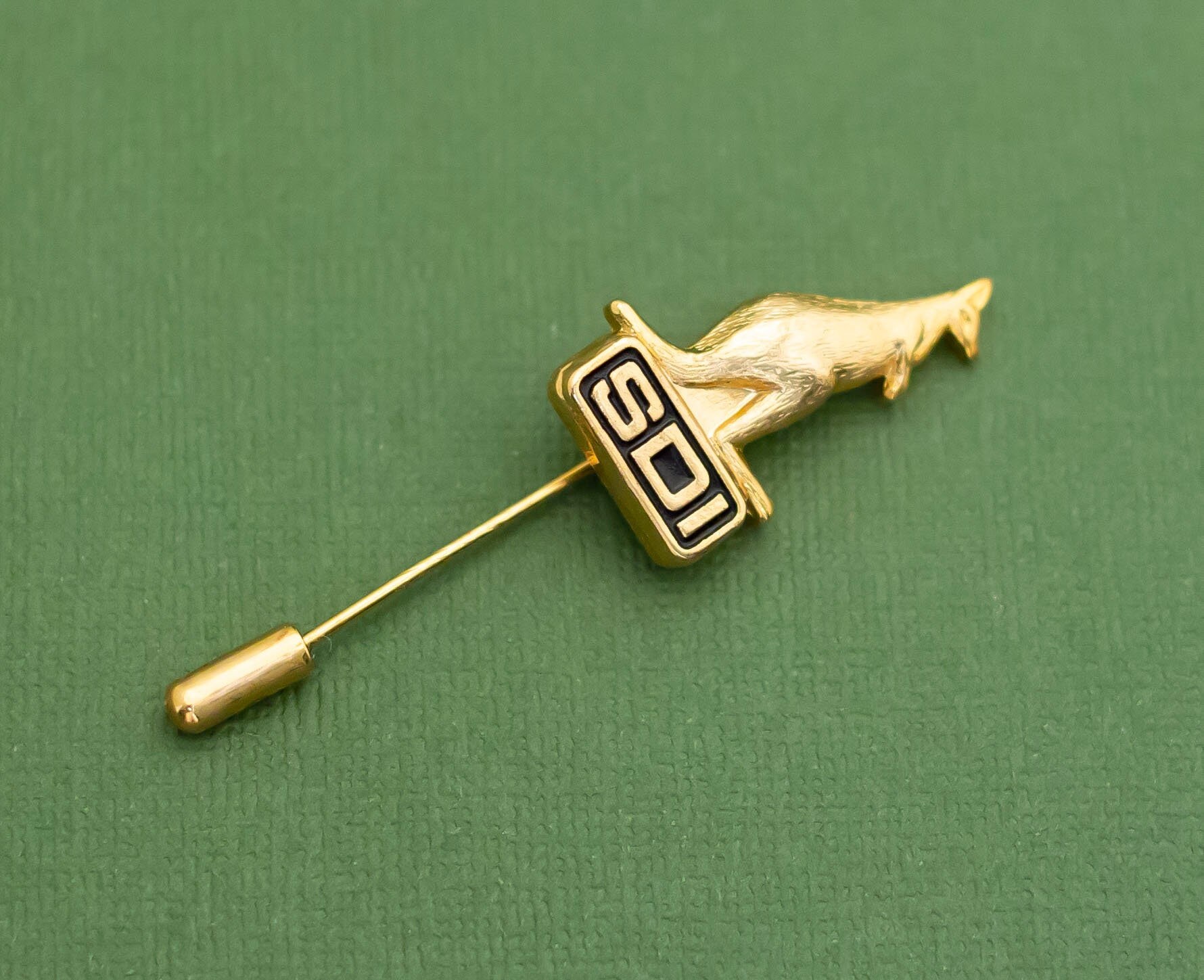 Vintage Mid Century Känguru Soi Gold Ton Stickpin K13 von KarmaVintageUS