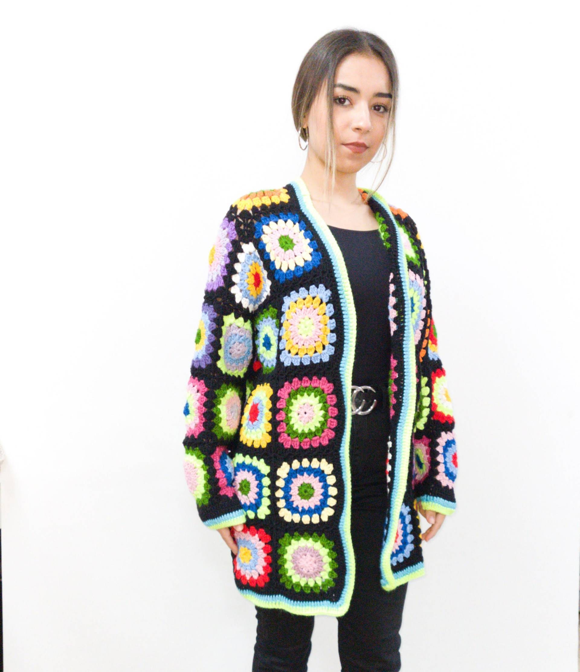 Oma Square Häkeljacke | Helle Farbe Lange Pullover Patchwork Afghan Mantel Offene Vordere Weste Für Sie Langarm-Jacke Oma Square Häkeljacke | Helle Farbe Lange Pullover Patchwork Afghan Mantel Offene Vordere Weste Für Sie Langarm-Jacke von Karmapatternboutic