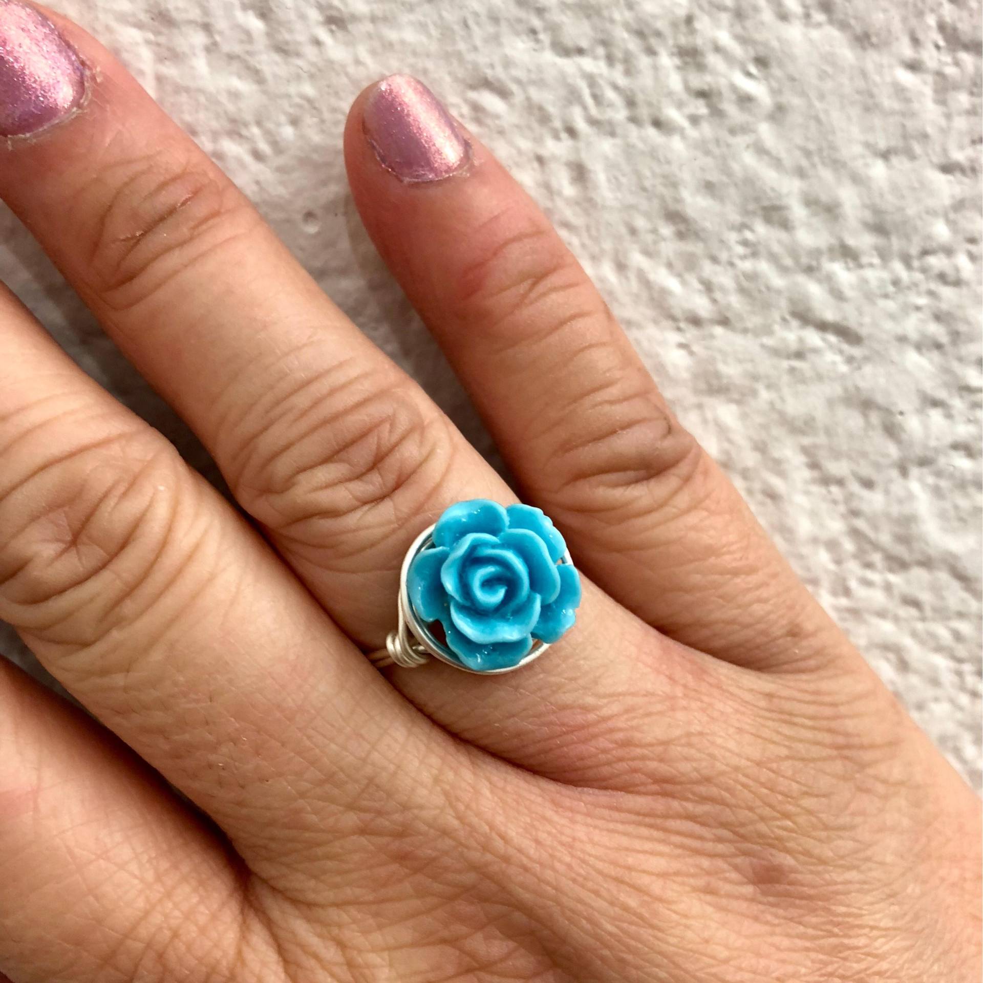 Blauer Rosendraht Ring Aus Resin Blauer Rosendraht Ring Aus Resin von KarmicKreations3