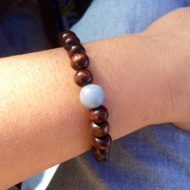 Wunderschönes Angelit Holz Armband Wunderschönes Angelit Holz Armband von KarmicKreations3