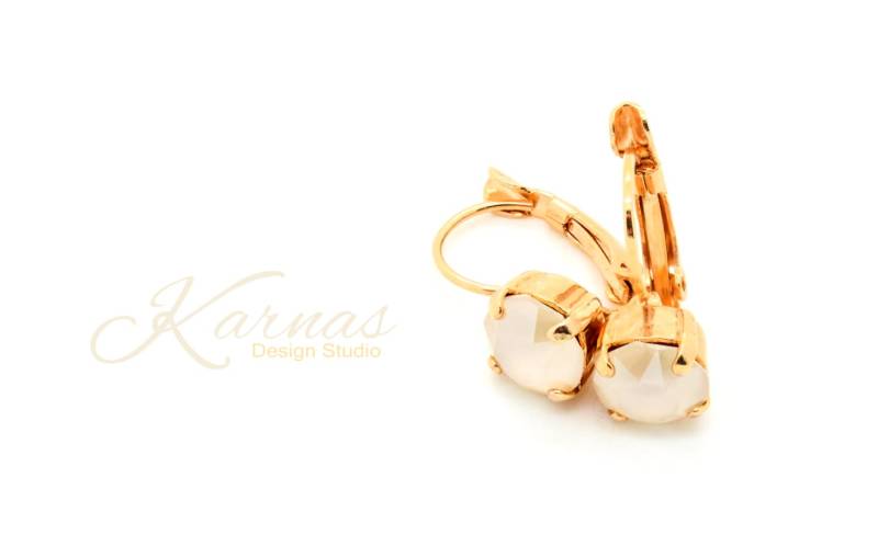 Creme 8 Mm Tropfen Oder Ohrstecker Aus Echtem Kds Premium Kristall Wählen Sie Ihr Finish Karnas Design Studio ™ von KarnasDesignStudio