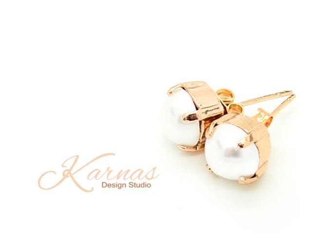 Crystal White Pearl 8 Mm Tropfen Oder Ohrstecker Mit K.d.s. Premium Kristall Wählen Sie Ihr Finish Karnas Design Studio von KarnasDesignStudio