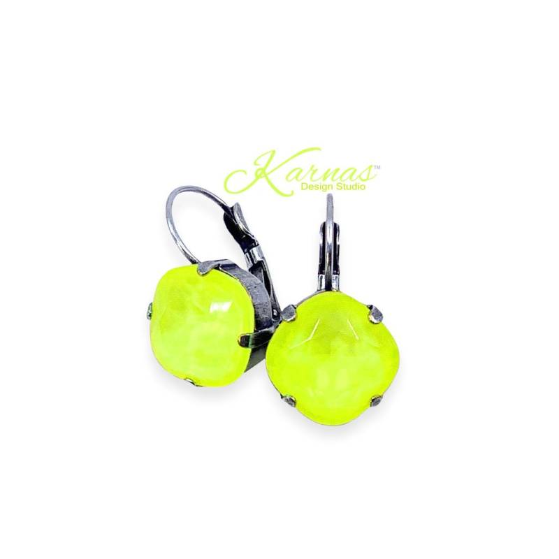 Electric Yellow 12 Mm Kissenschliff Tropfen Oder Ohrstecker Mit Echtem Kristall Wählen Sie Ihr Finish Karnas Design Studio ™ von KarnasDesignStudio