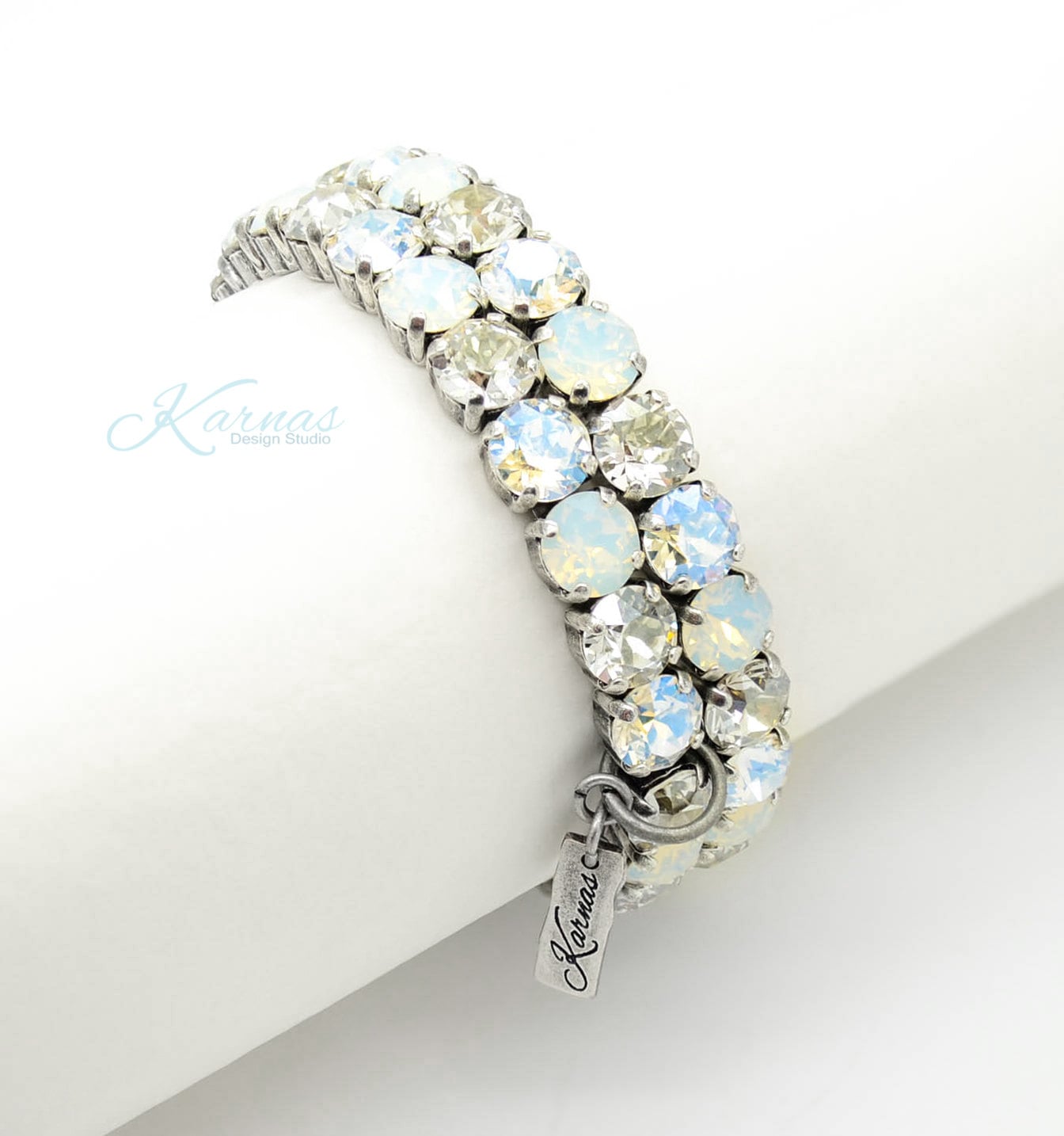 Light & Luftig 8 Mm Stretch-Armband K.d.s. Premium Kristall Wählen Sie Ihr Finish Karnas Design Studio ™ von KarnasDesignStudio