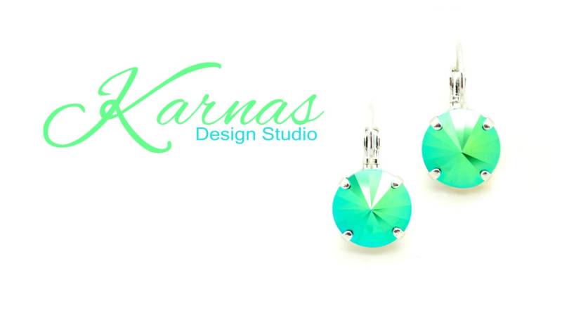 Magical Forest Grün 12 Mm Tropfen Oder Ohrstecker Mit K.d.s. Premium Kristall Wählen Sie Ihr Finish Karnas Design Studio ™ von KarnasDesignStudio