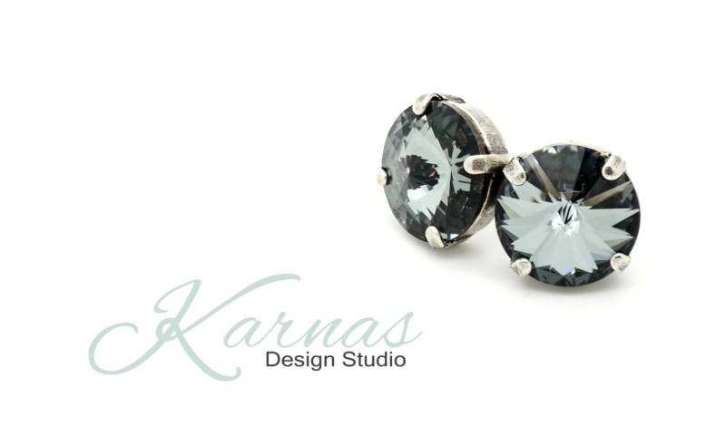Midnight Grey 12 Mm Ohrstecker Oder Stifte K.d.s. Premium Crystal Wählen Sie Ihr Finishkarnas Design Studio von KarnasDesignStudio