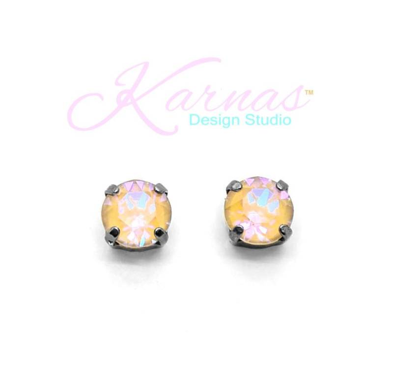 Radiant Marigold 8 Mm Tropfen Ohrstecker K.d.s. Premium Kristall Wählen Sie Ihr Finish Karnas Design Studio ™ von KarnasDesignStudio