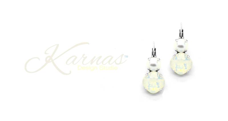 White Opal & Pearl 12 Mm/8 Kissenschliff Ohrringe Mit Kristall Wählen Sie Ihr Finish Karnas Design Studio von KarnasDesignStudio