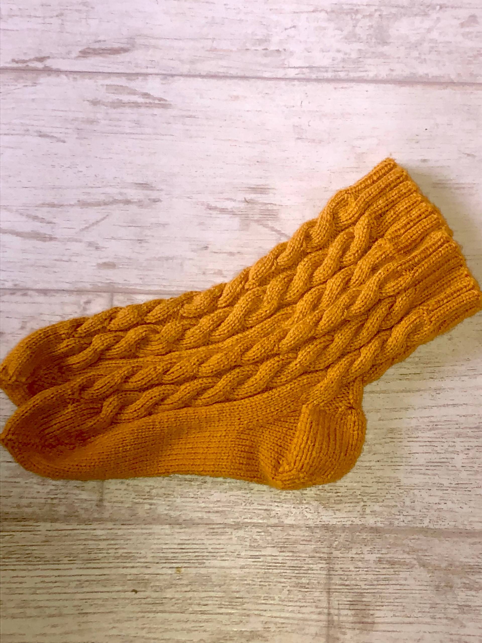 Kuschlige Socken Im Zopfmuster in Grösse 39/40 Kuschlige Socken Im Zopfmuster in Grösse 39/40 von KarolasWollparadies