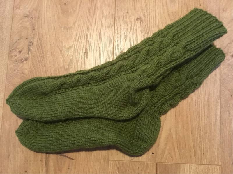 Warme Socken Mit Zopfmuster in Größe 39/40 Und 41/42 von KarolasWollparadies
