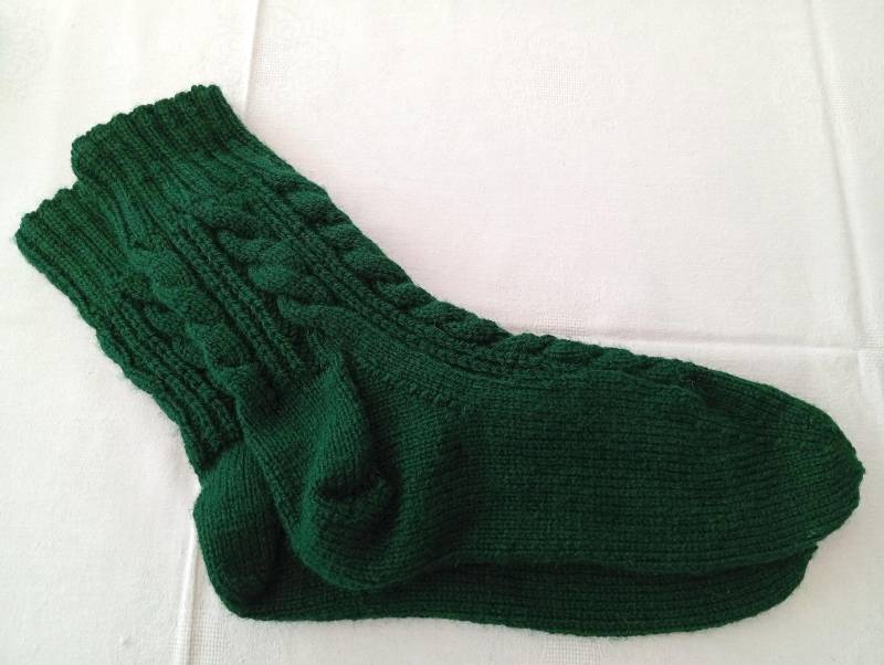 Wollsocken Mit Zopfmuster Größe 42/43 Wollsocken Mit Zopfmuster Größe 42/43 von KarolasWollparadies