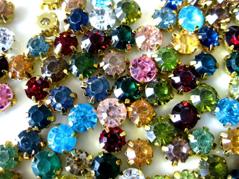 100 Acryl Strass Steine Mit Einfassung, Ca.8mm, Zum Aufnähen, Farbe Wählbar, Diy P5.2E von Karolaskurzwaren