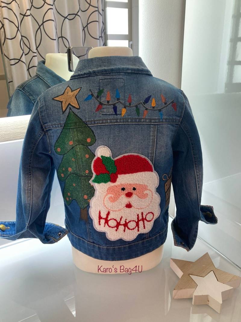 Blaue Kinder-Jeansjacke Mit Weihnachtlichem Aufnaeher, Gr. 116 von KarosBagForYou
