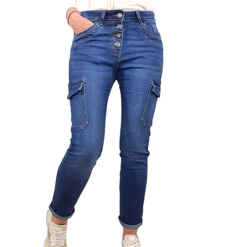 Karostar Denim Cargo Hose| Damen Stretch Straight Leg Jeans | Knopfleiste Schmuckknöpfe (S, Darker Denim) von Karostar