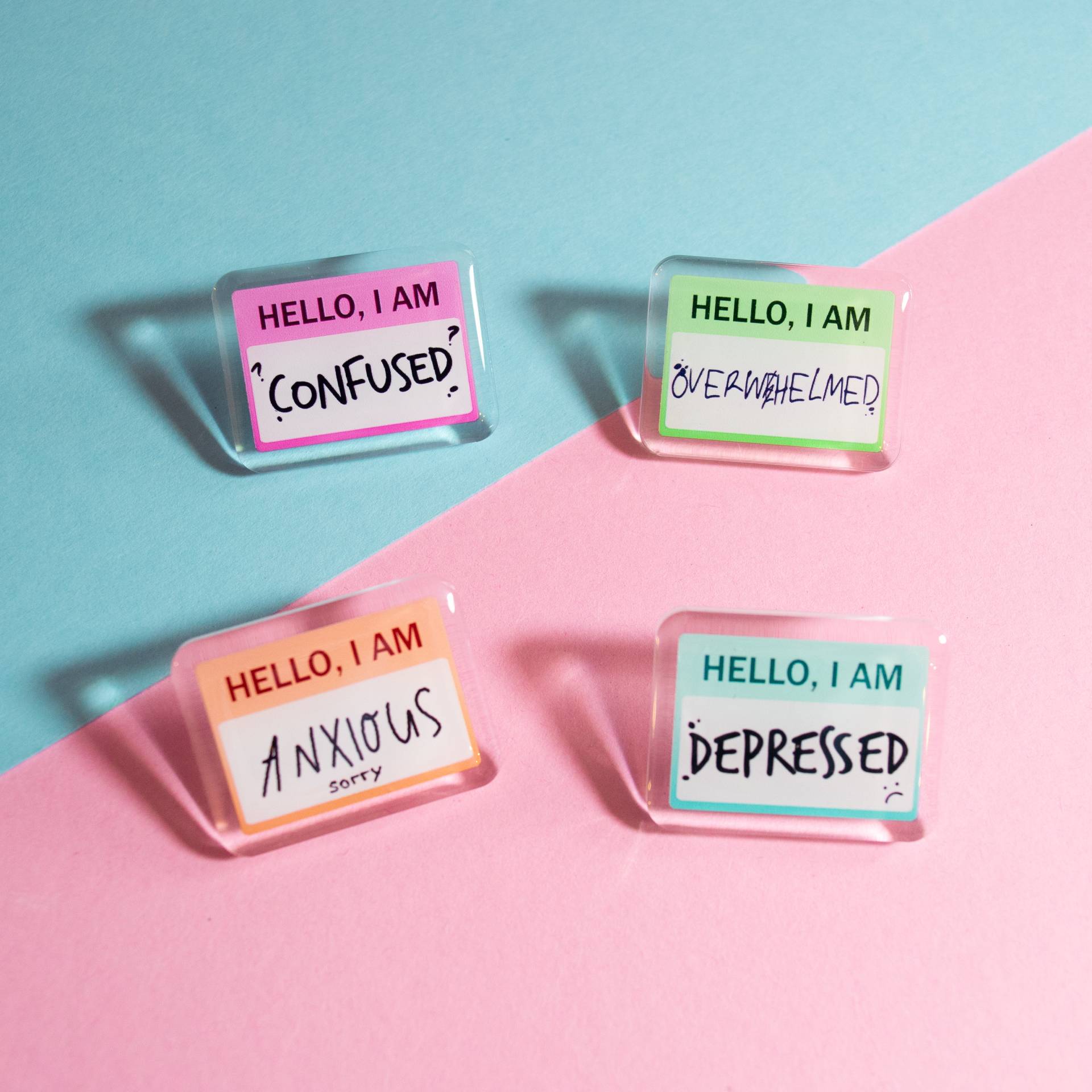 Hello I Am - Acrylic Pin 1, 5 Inch Hello I Am - Acrylic Pin 1, 5 Inch von KarpusiArtworks