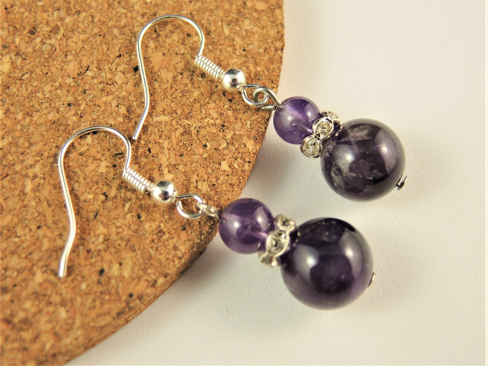 Amethyst Runde Edelstein Boho Paar Ohrringe Mit Versilberten Haken # B108 von KartikaEarrings