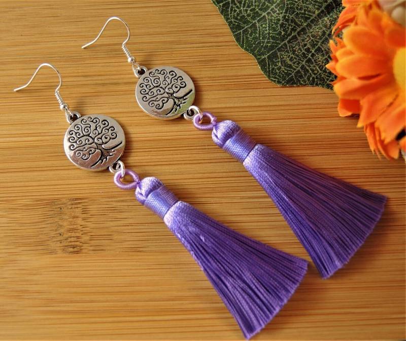 Baum Des Lebens, Lavendel, Seide Fransen Quaste, Boho, Statement Mode Ohrringe von KartikaEarrings