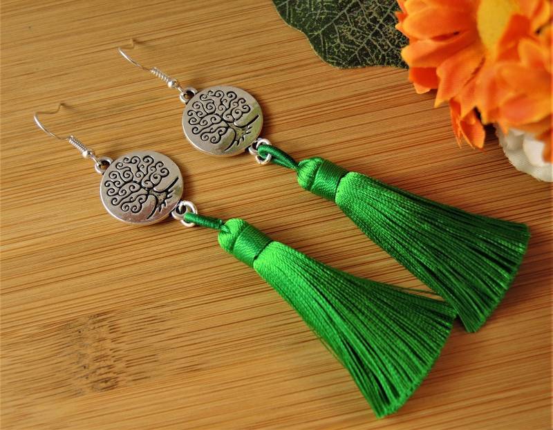 Baum Des Lebens Ohrringe Grüne Seide Quaste Ohrringe, Boho Mode von KartikaEarrings